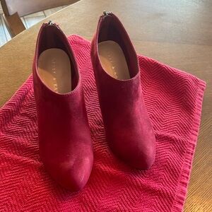 Kelly & Katie Deep Red Suede High Heels. 3 1/2” heel. Size 6 1/2.